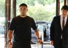国足官宣三位王牌无缘踢新加坡，两位国脚直接退队，只有他在坚守